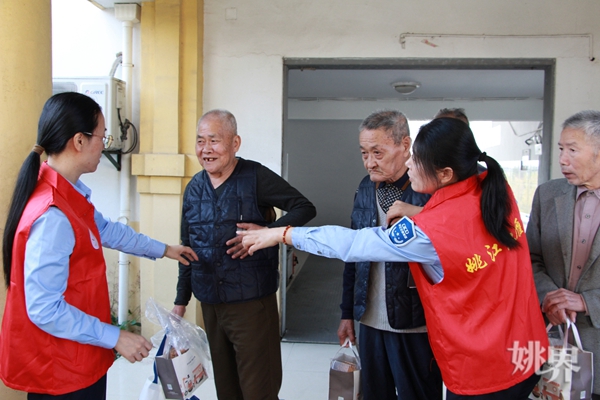 坚持20年！赴重阳之约 续敬老情缘！2.jpg